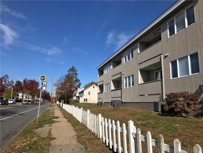 Building Photo - 3250 E Main St