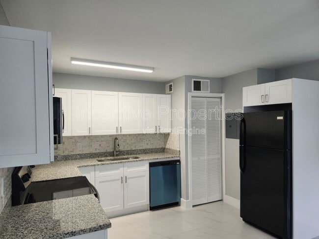 Foto del edificio - 4744 Walden Cir