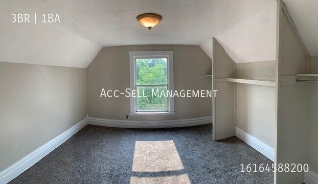 Building Photo - 157 Houseman Ave NE