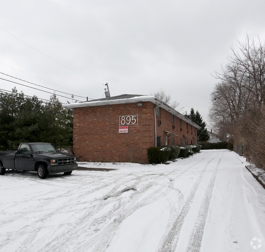 Building Photo - 895 Bernhard Rd