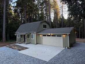 Building Photo - 4224 Falcon Ln