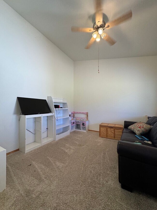 Foto del edificio - Expansive & Modern 4-Bedroom Home for Rent