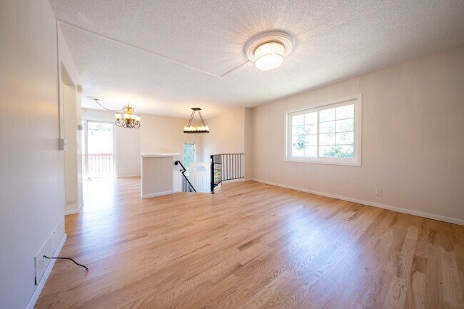 Building Photo - 1618 Johnson St NE