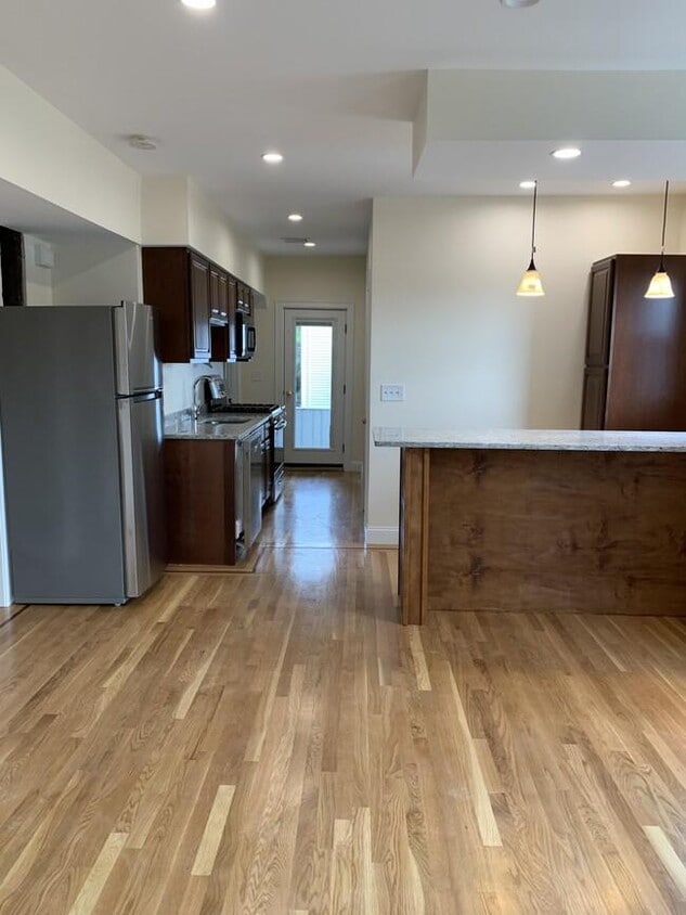 Building Photo - 4.0 bedroom in Somerville Massachusetts 02143
