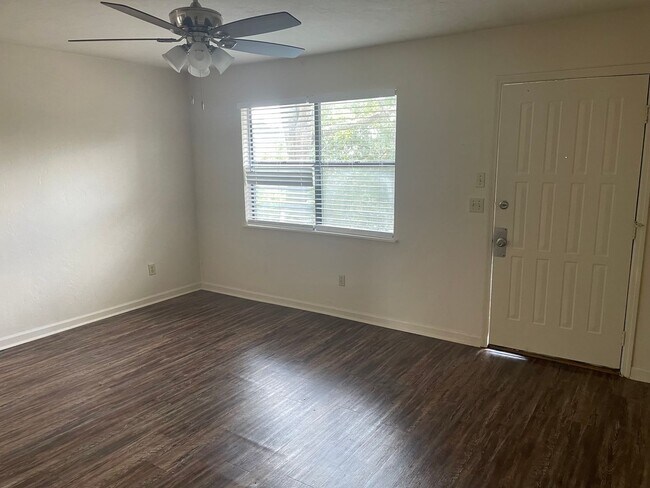 Building Photo - 301 Dixie Dr