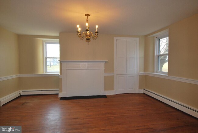 Building Photo - 592 Blake Rd