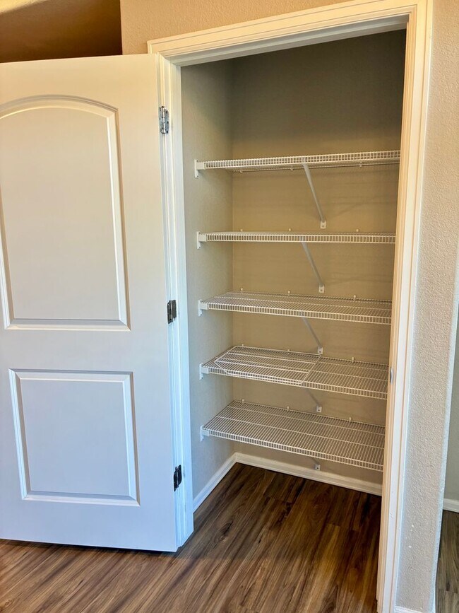 Foto del edificio - ***2 WEEKS FREE***West Greeley Spacious Townhome With New Carpet!
