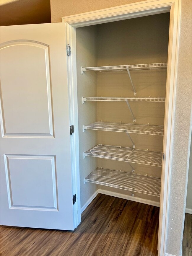 Building Photo - ***2 WEEKS FREE***West Greeley Spacious Townhome With New Carpet!