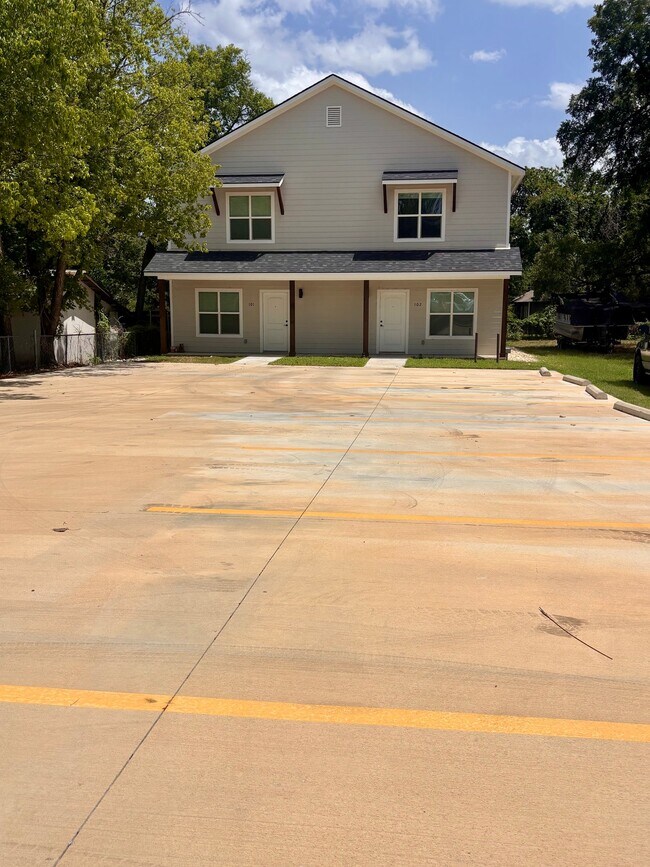 Building Photo - 1136 W Shirley St