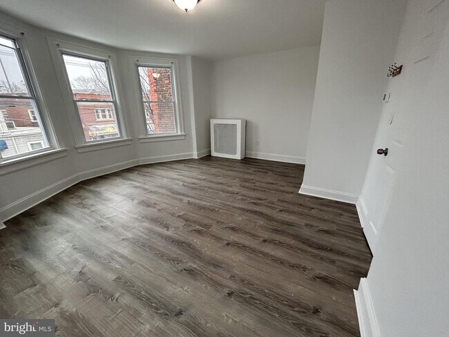 Building Photo - 1067 S Clinton Ave