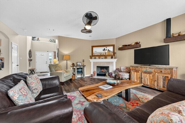 Foto del edificio - 1403 Melissa Oaks Ln