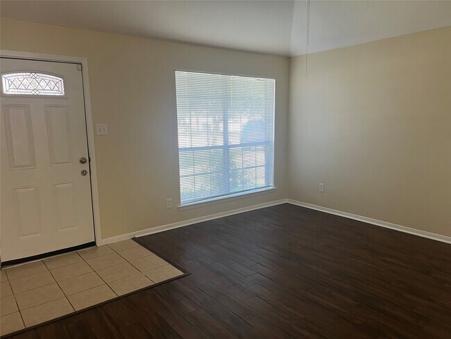 Foto del edificio - 8570 Chaletford Dr