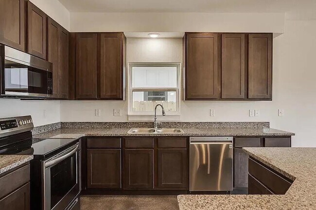 Building Photo - 206 Topaz Dr