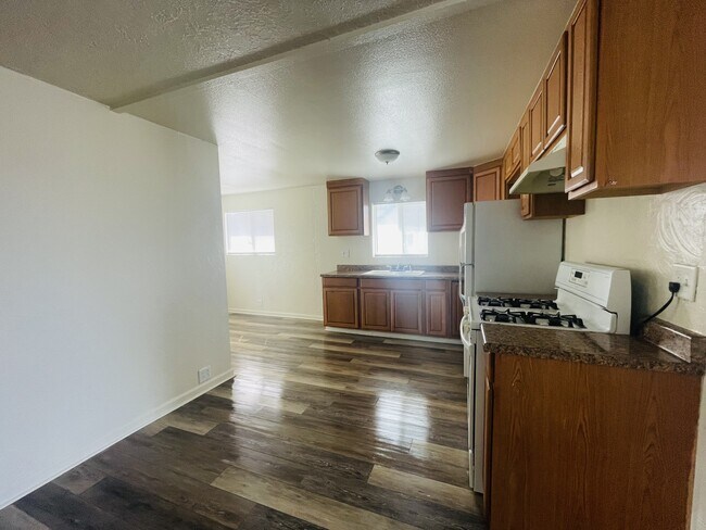 Foto del edificio - 467 McLean Rd