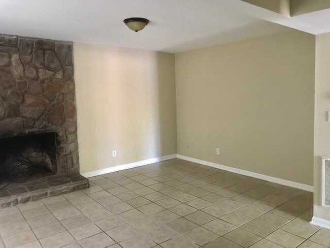 Building Photo - 1730 Village Lake Dr