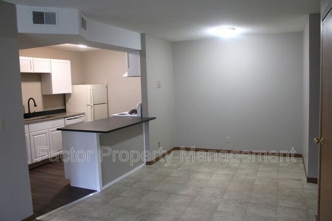 Photo - 1530 Warren St Apartment