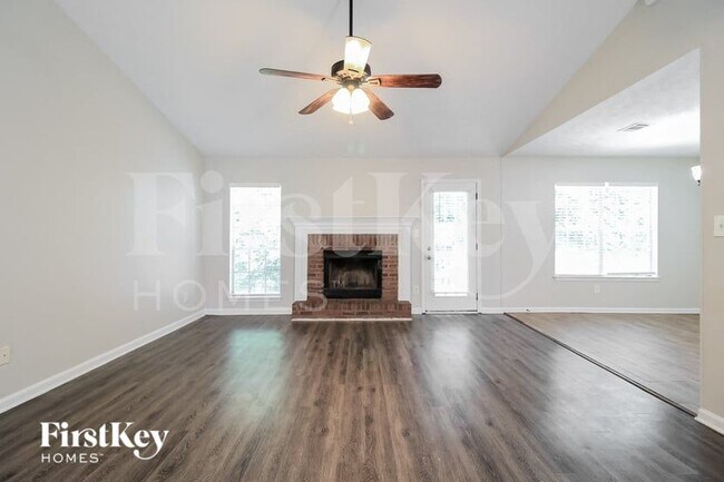 Foto del edificio - 1417 Oak Knoll Dr NE