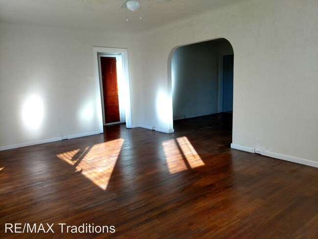 Building Photo - 3 br, 2 bath House - 610 W Buffalo St.
