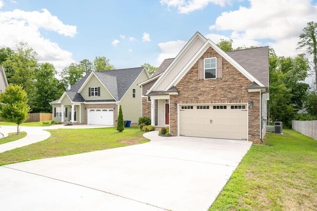 Building Photo - 1725 Oakvale Dr