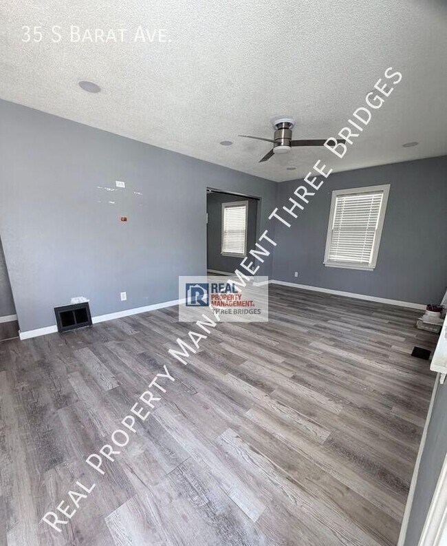 Foto del edificio - 35 S Barat Ave