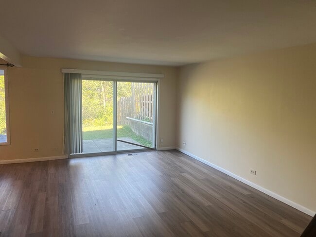 Building Photo - 216 Pamela Dr