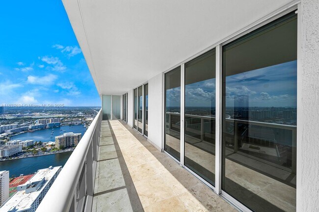 Building Photo - 1830 S Ocean Dr