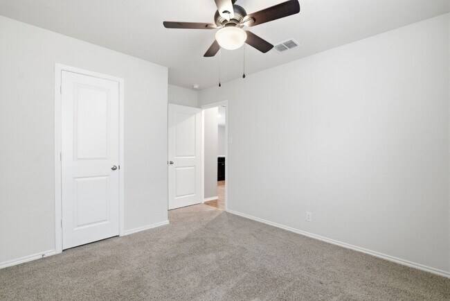Foto del edificio - New 3-bed 2-bath home available in Cobalt Canyon Community! Move in NOW!