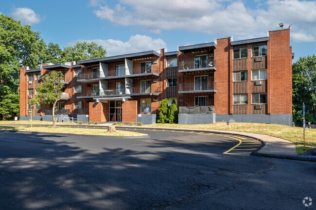 Stonebridge Apartments - 96 Silver Ln East Hartford, CT