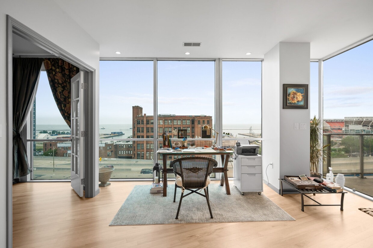 Foto principal - 701 W Lakeside Ave