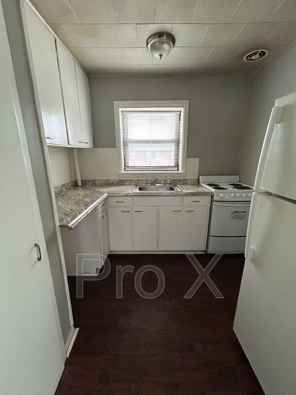 Foto del edificio - 126 E 13th St