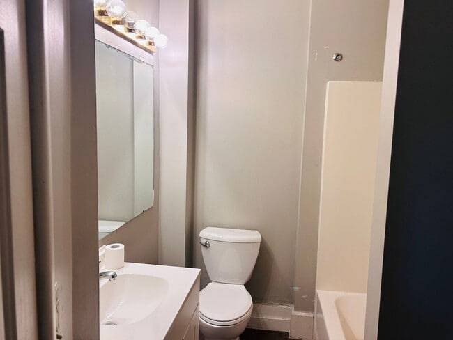 Building Photo - 1737 Madison St