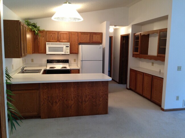 Kitchen & Pantry - 2428 Grenadier Ave N