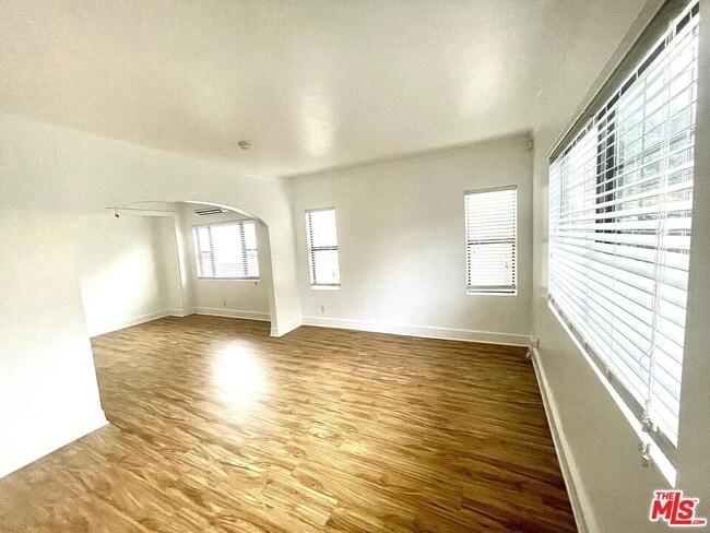 Building Photo - 2102 S Harcourt Ave