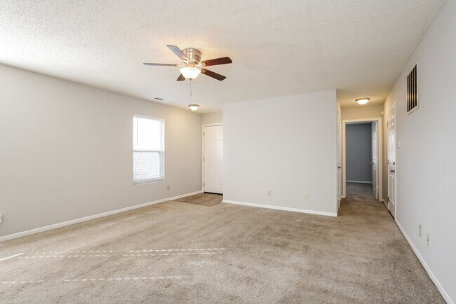 Building Photo - 10860 Wymm Ln