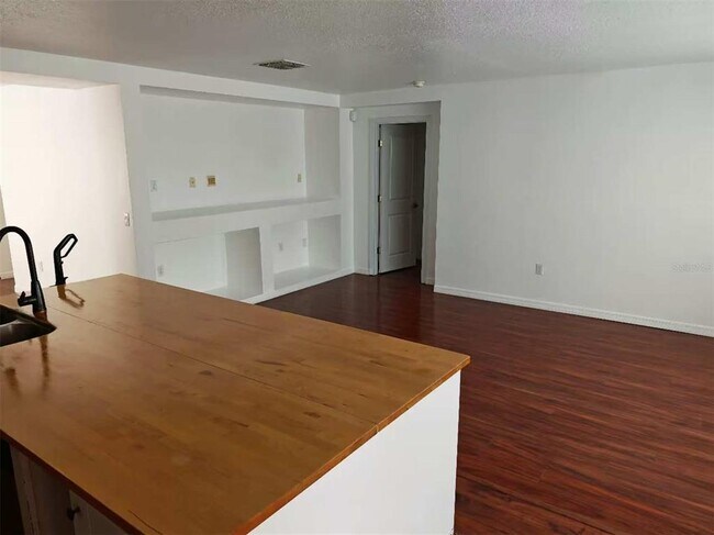 Foto del edificio - 4712 Willoughby St