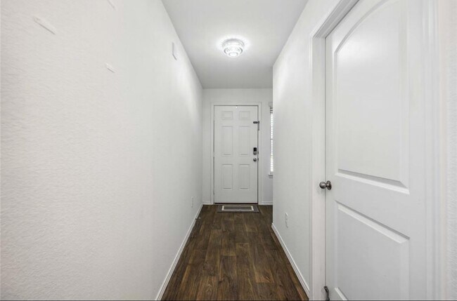 Foto del edificio - 16684 Lonely Pines Dr