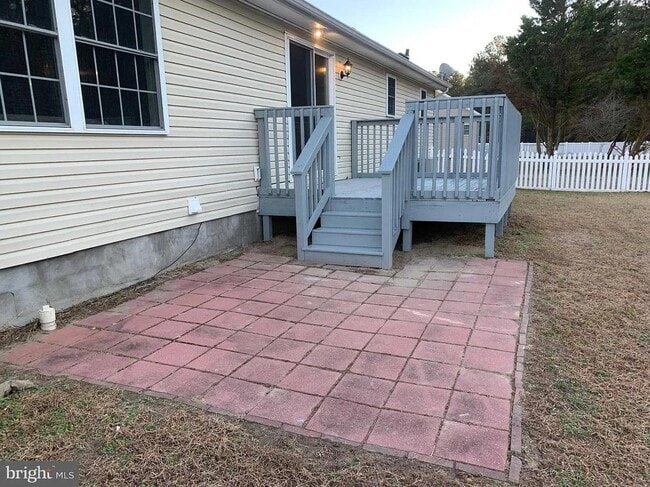 Building Photo - 25900 Country Meadows Dr