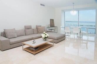 Building Photo - 1425 Brickell Ave