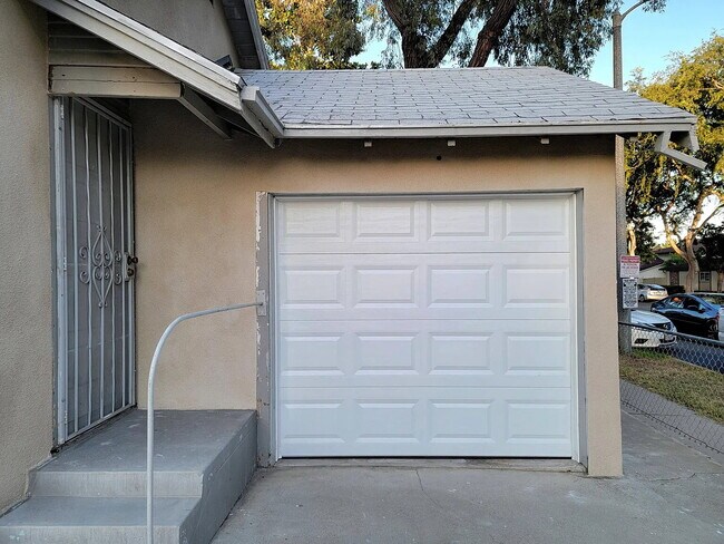 Building Photo - Nice and comfortable home