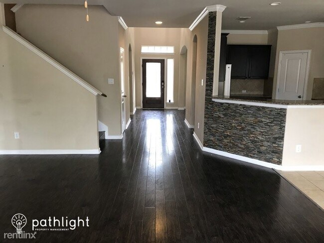 Building Photo - 4 br, 3.5 bath House - 3429 Twin Pines Dri...