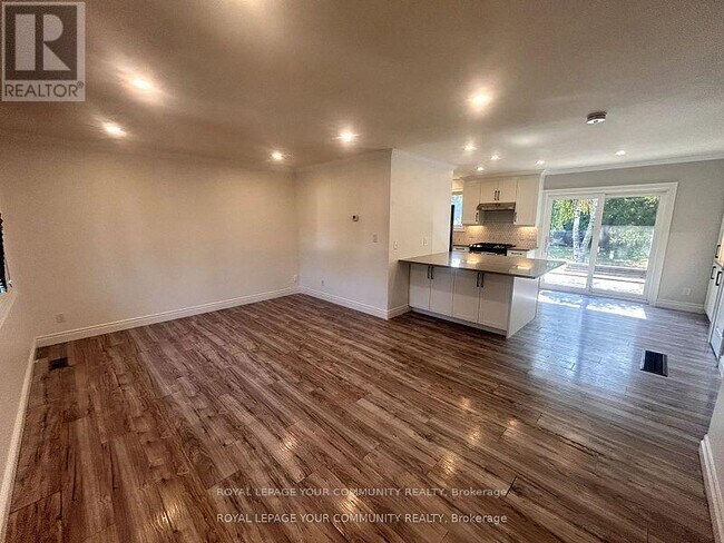 Photo du bâtiment - 93 Westmount Dr S