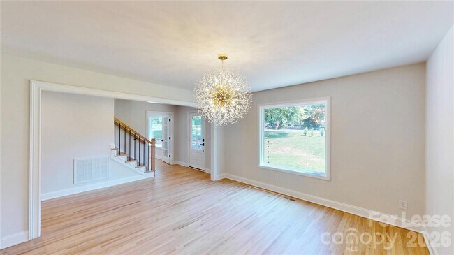 Foto del edificio - 3600 Carmel Rd