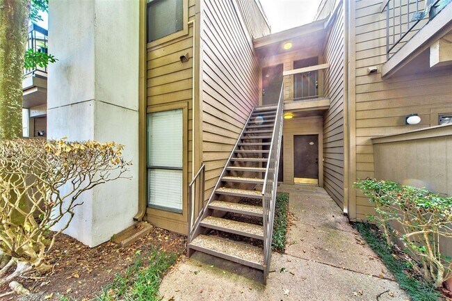 Building Photo - 10049 Westpark Dr