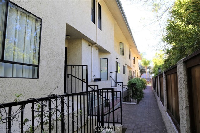 Primary Photo - 322 S Mentor Ave