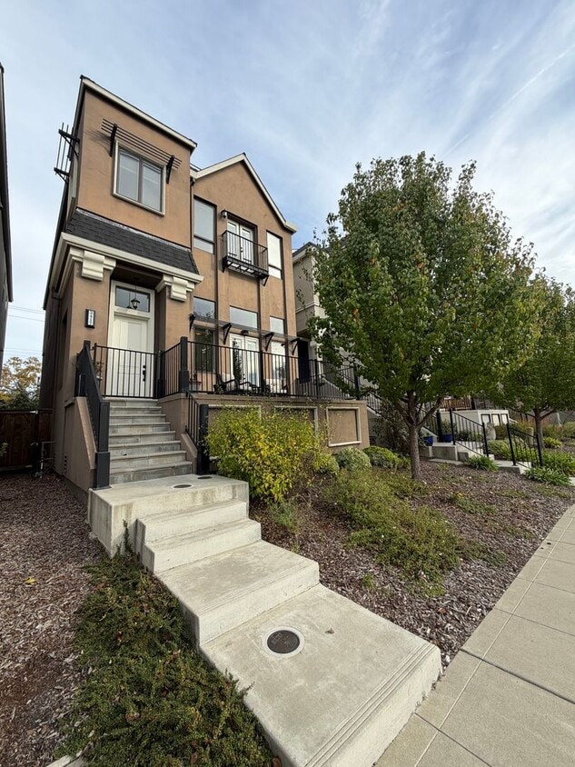 Primary Photo - 3 Bedroom | 2.5 Bathroom | Crocker Village House