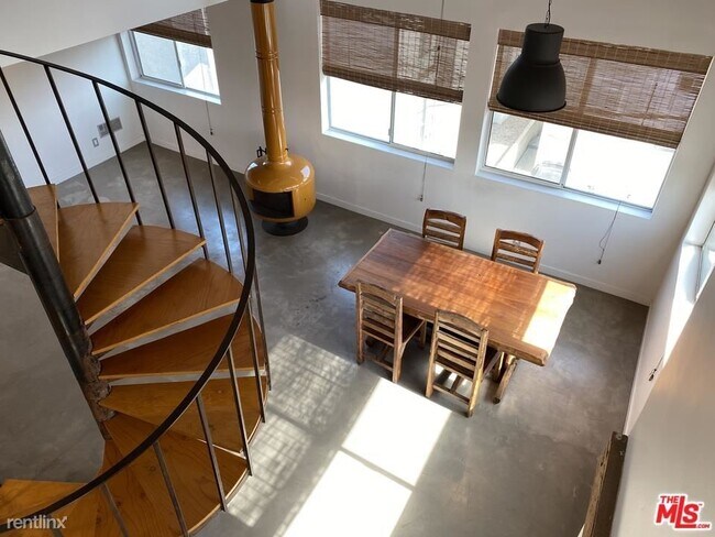 Building Photo - 1 br, 2 bath Condo - 100 S Venice Blvd Apt 14