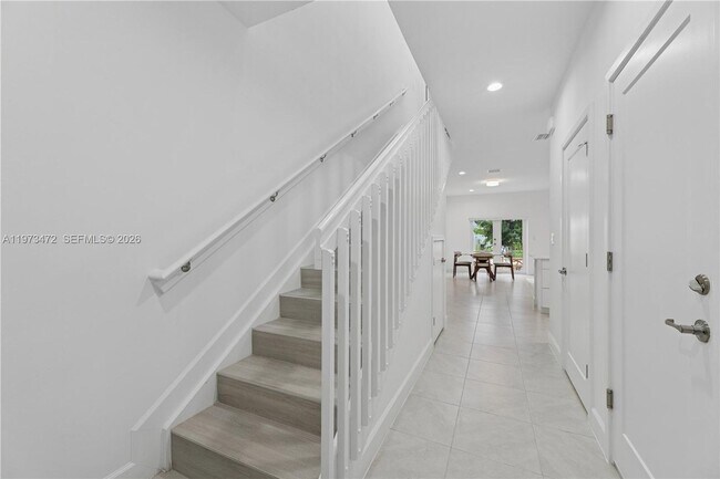 Foto del edificio - 355 NW 30th Ave