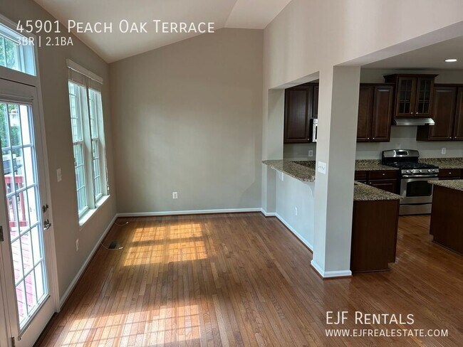 Building Photo - 45901 Peach Oak Terrace