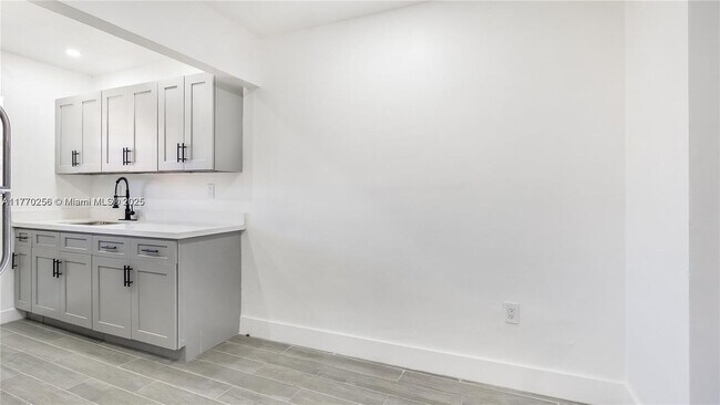 Foto del edificio - 14980 NE 5th Ct