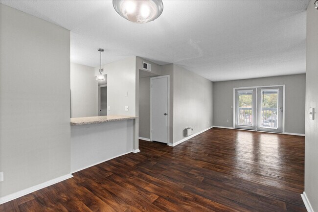 Foto del edificio - Riverside North Apartment Homes